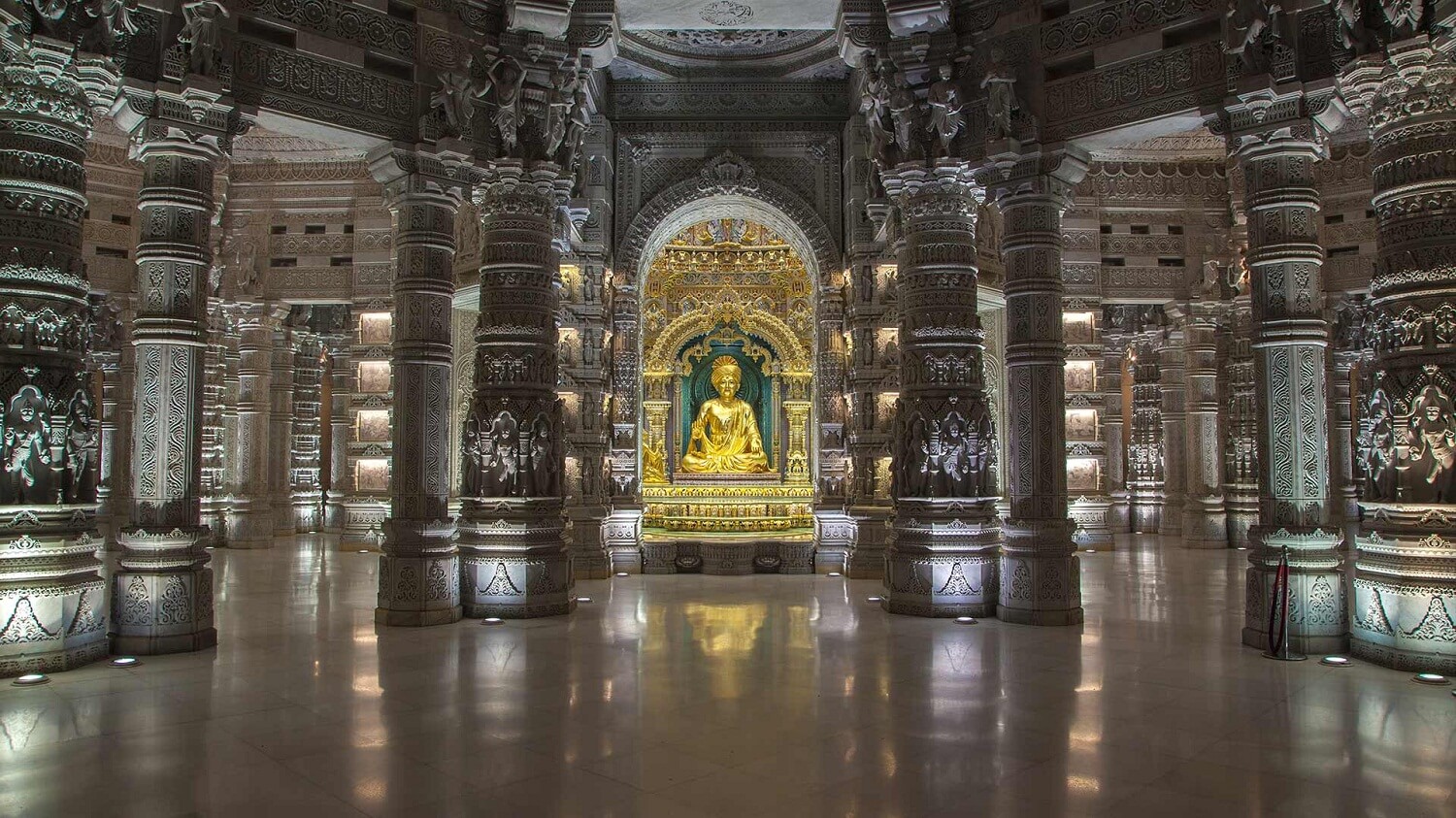 Idol of Bhagwan Swaminarayan, Garbhagruh, Akshardham Temple