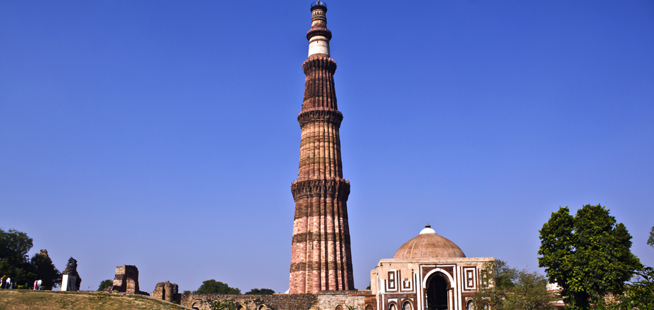 qutub-minar-delhi-viajes