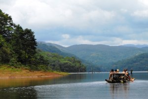 bamboo rafting in periyar