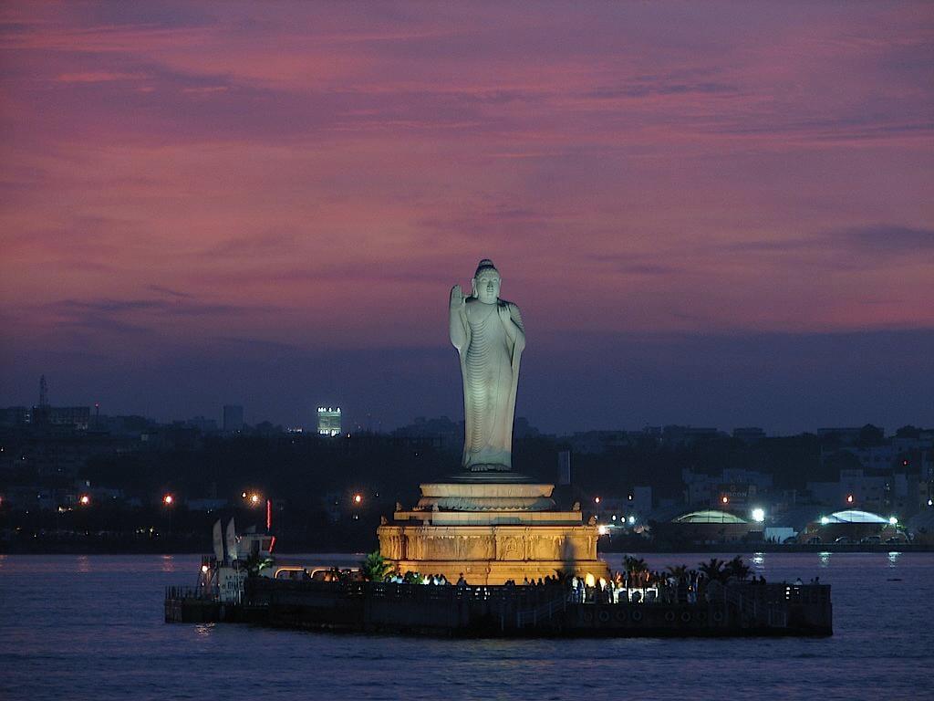 Hussai Sagar Lake, Tank Bund