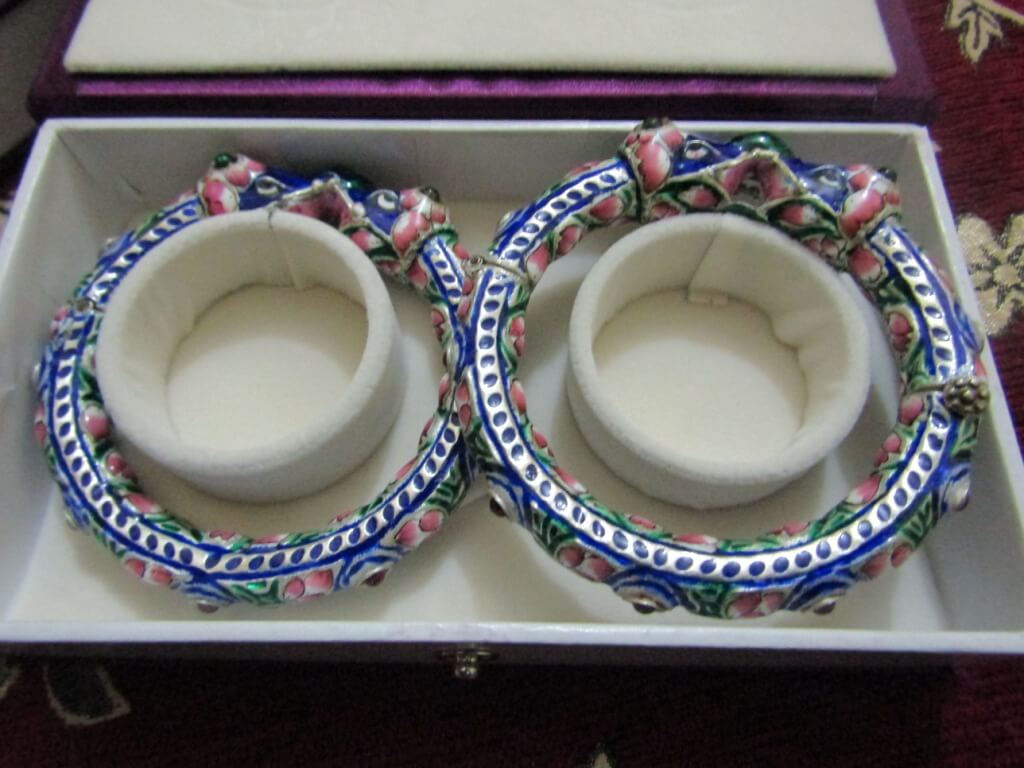 Gulabi Minakari, Varanasi